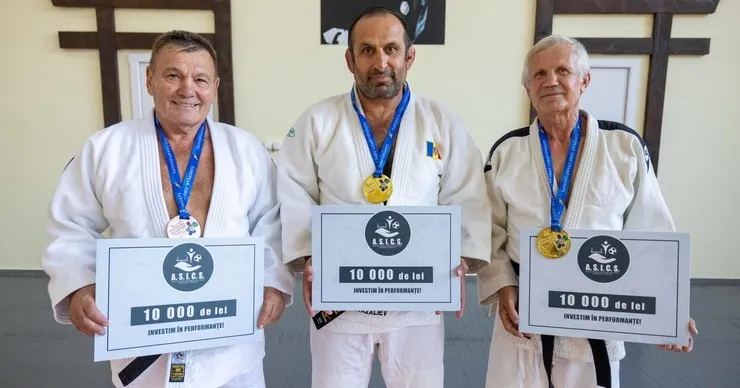 A.S.I.C.S. премировала медалистов чемпионата Европы среди ветеранов дзюдо