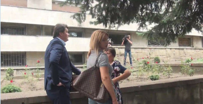 Platon, către mama şi fosta soţie: ... aduceţi-mi şi ceva de mâncare