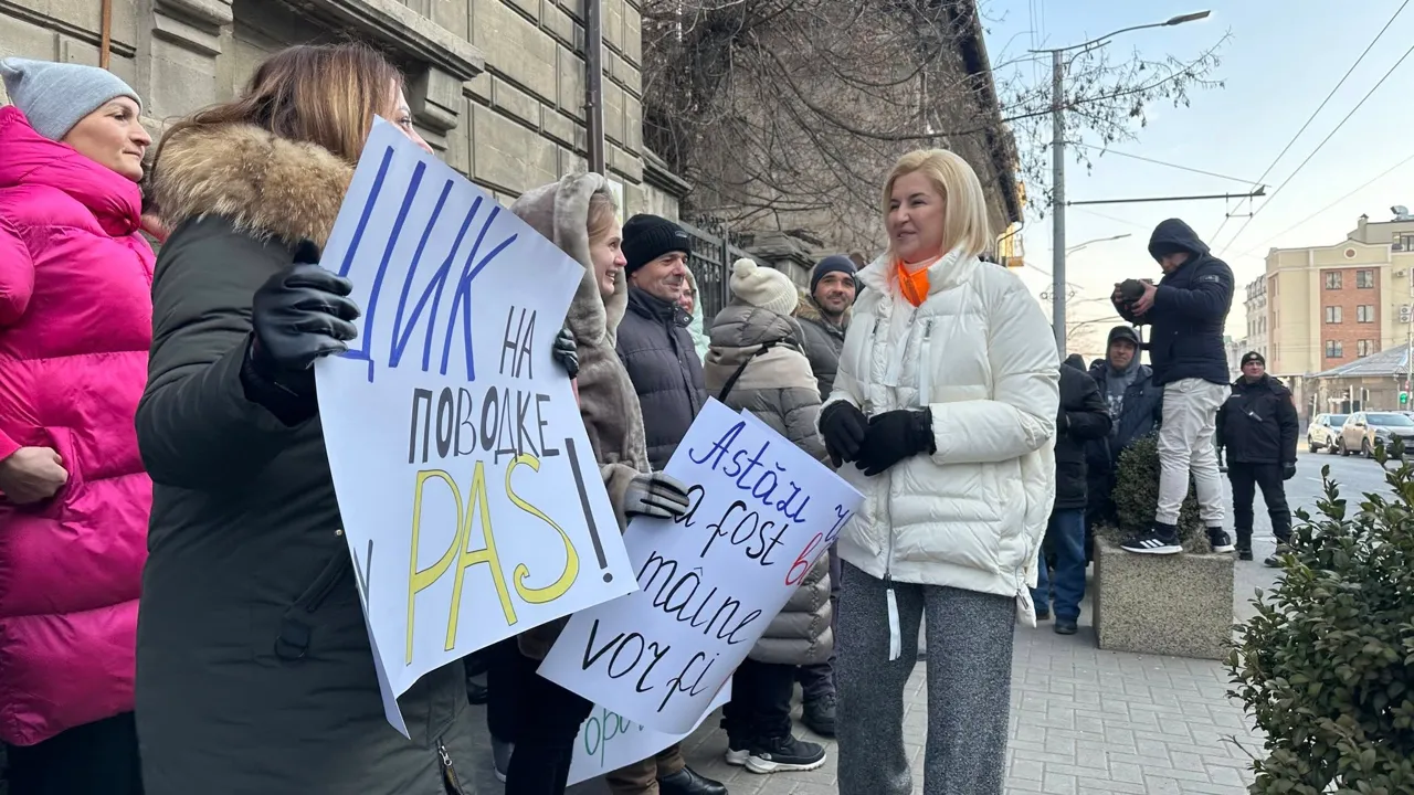 Partidul Inima Moldovei a organizat un protest în fața sediului Comisiei Electorale Centrale