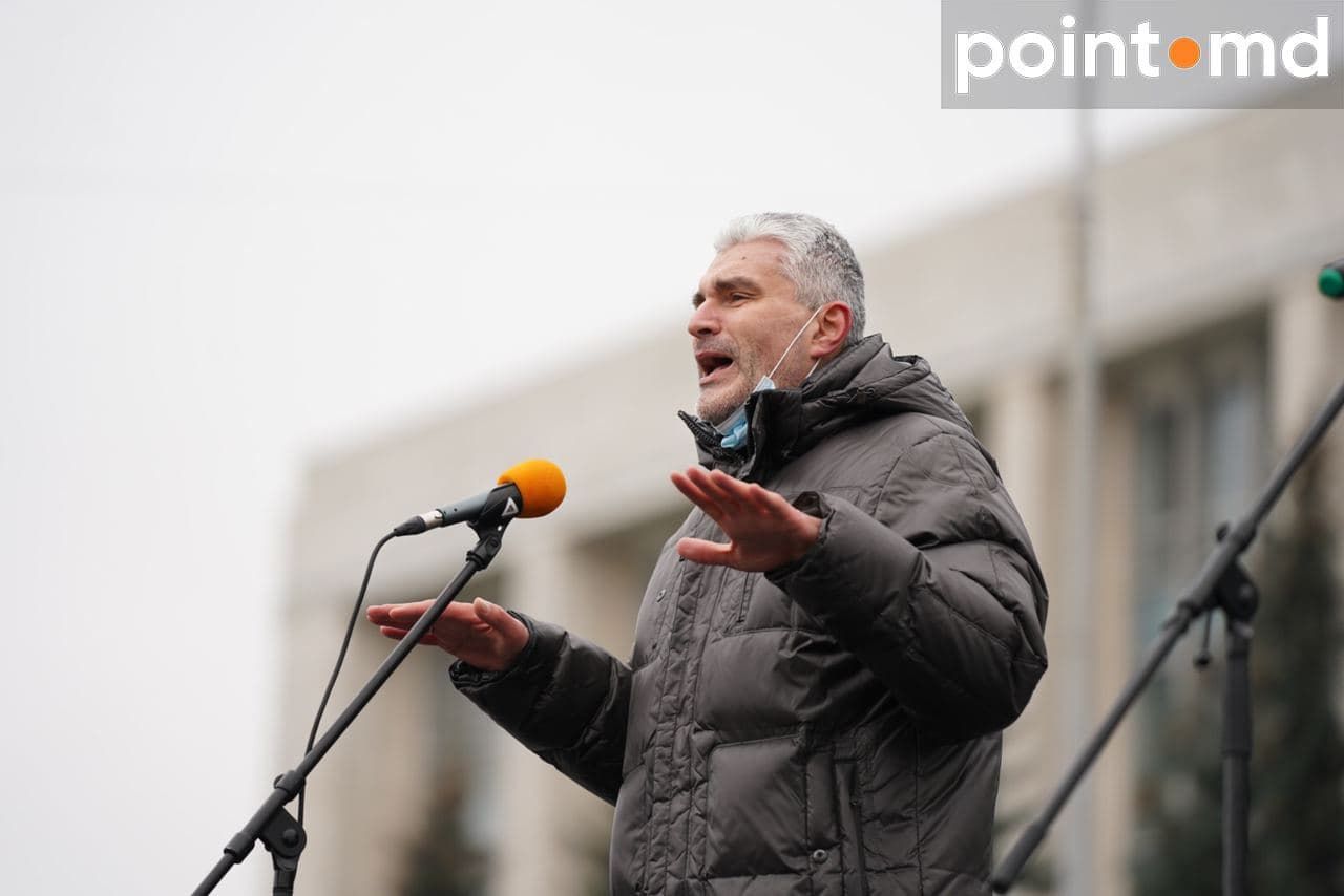 В центре Кишинева прошел масштабный митинг: люди требуют досрочных выборов
