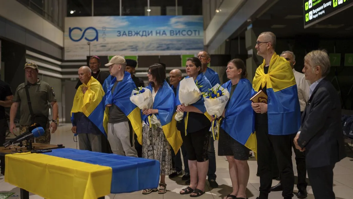 Из российского плена в Украину вернулись искусствовед, священники и член Меджлиса
