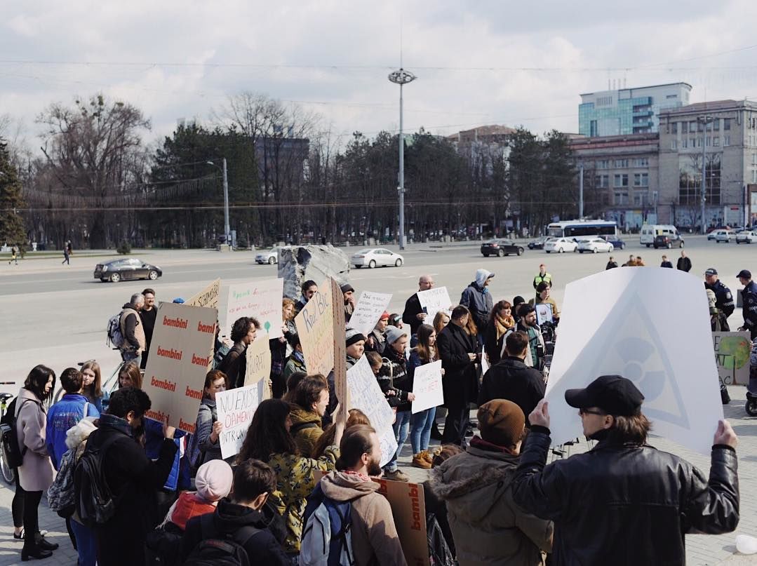 Активисты протестовали у правительства, требуя защиты окружающей среды