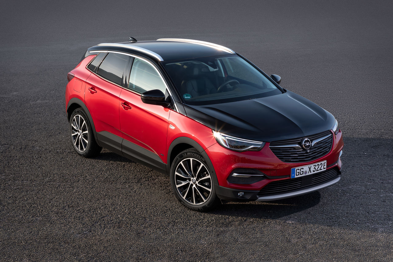 Opel выпустил первый в своей истории подключаемый гибрид