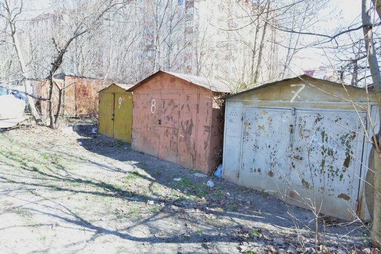 На Чеканах снесли 5 гаражей, еще 45 ждут своей очереди