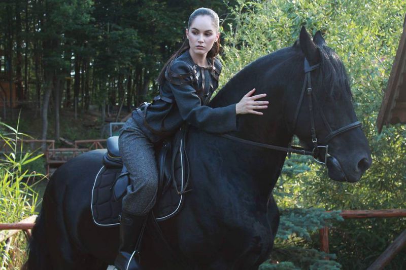 Студентка из РМ, учащаяся в Яссах создала коллекцию одежды в стиле дерби