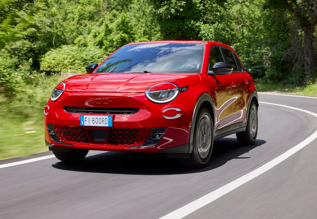 Fiat готовит новый электрокроссовер в ретростиле