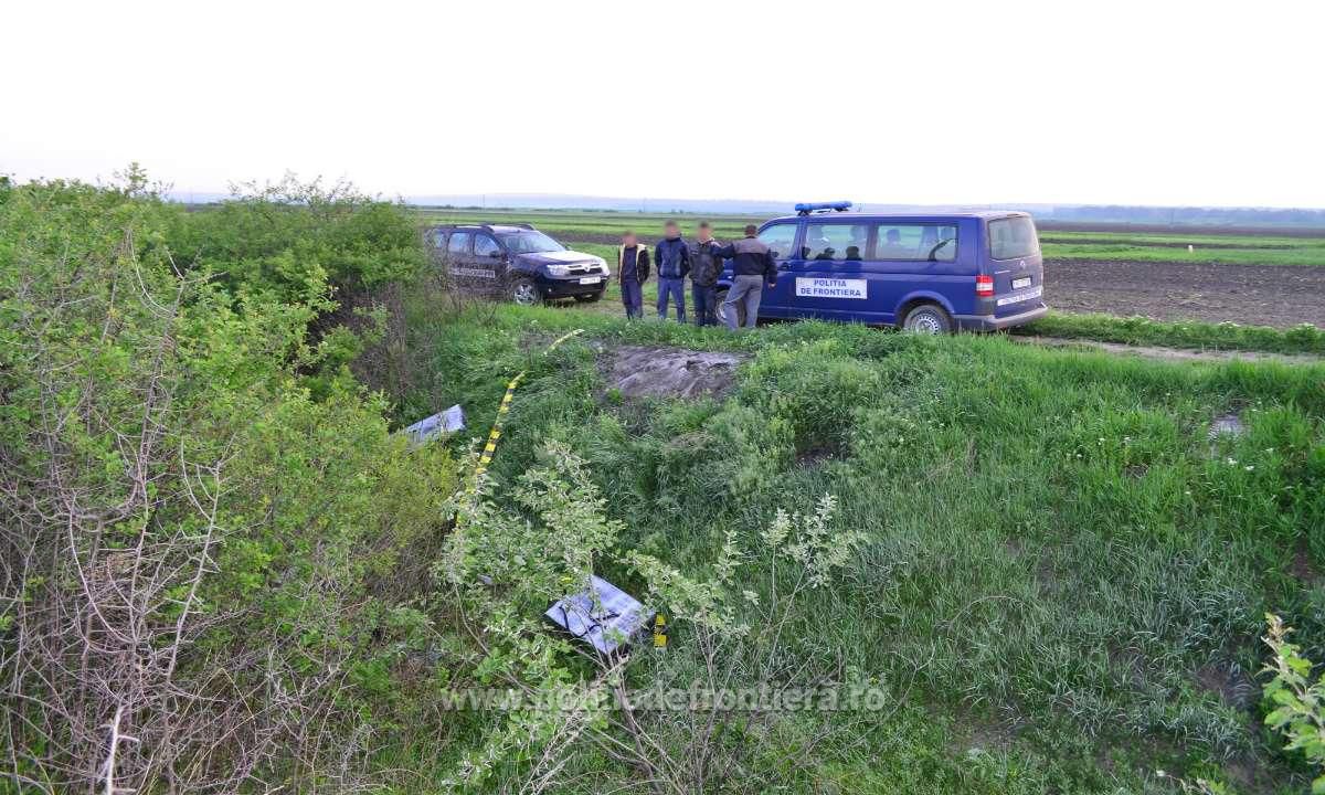 Trei tineri moldoveni au trecut peste râul Prut mii de pachete de țigări