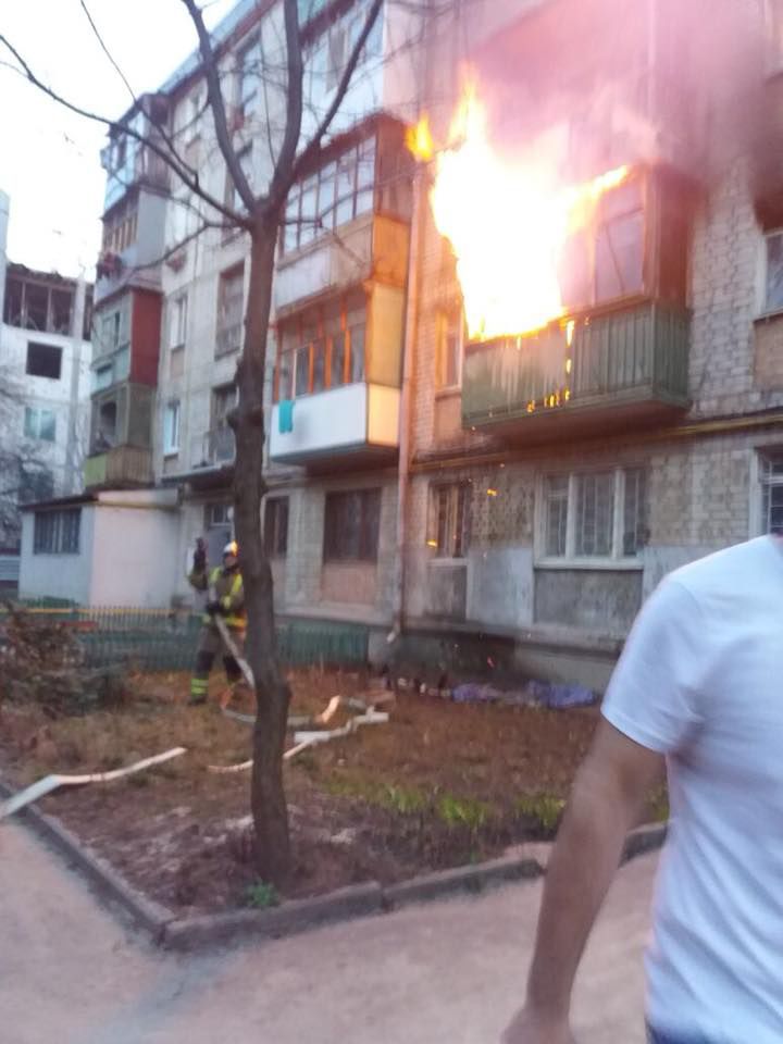 В Харькове продавец спас из огня двухлетнего мальчика и пенсионера