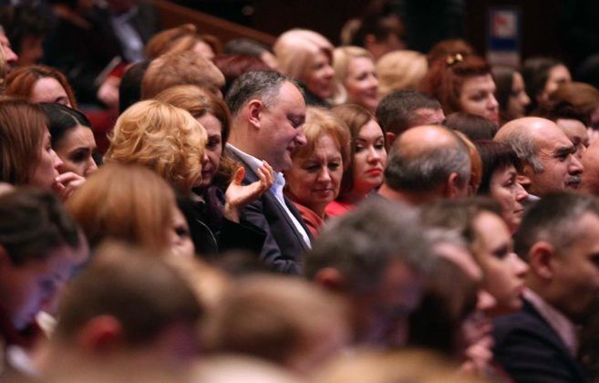 Igor Dodon, la braţ cu interpreta rusă Irina Alegrova