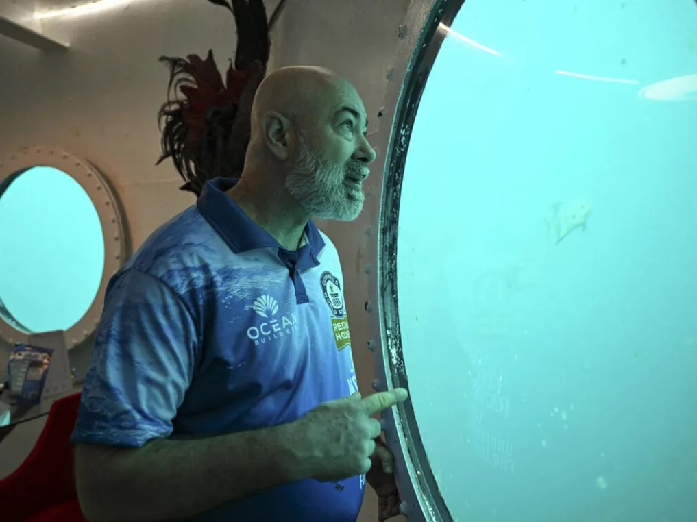 Un inginer german a stabilit un nou record mondial după ce a trăit sub apă timp de 120 de zile