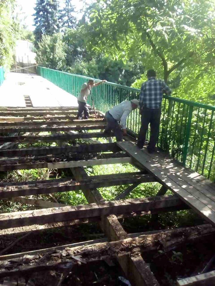 "Мост влюбленных" в "Долине роз" починят