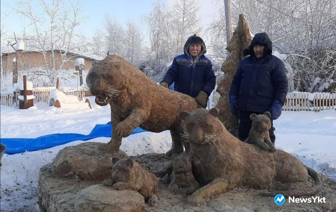 Якутский скульптор вылепил из навоза символ 2022 года