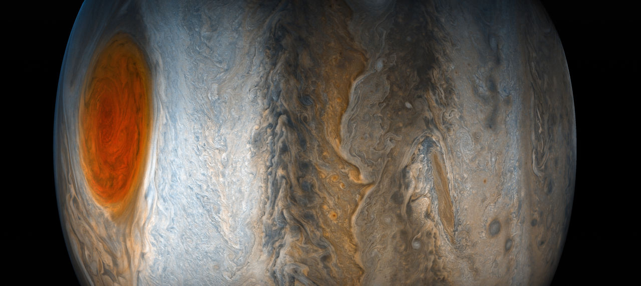 NASA показало красочные фото Юпитера
