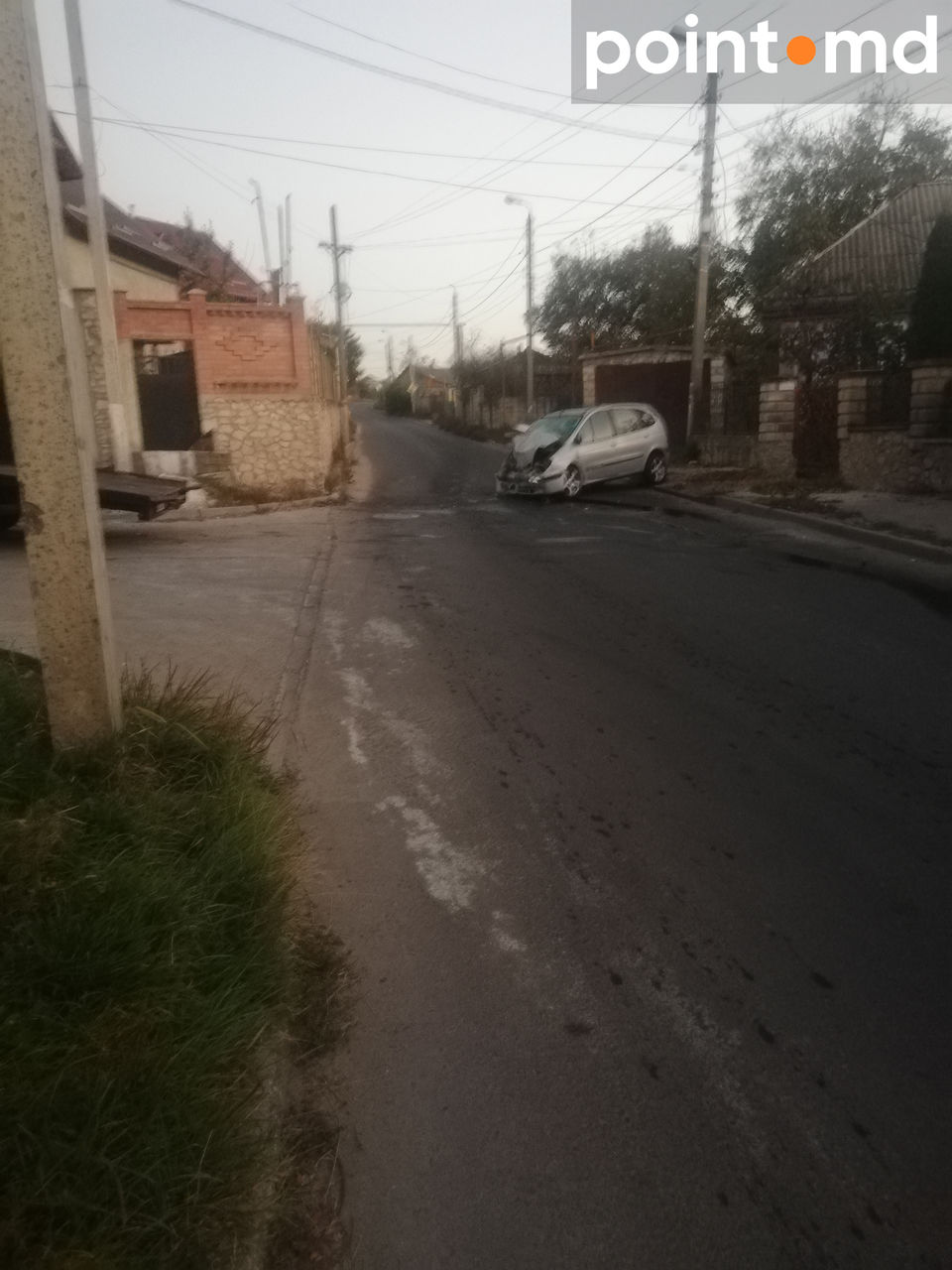 В Дурлештах произошло ДТП: водитель врезался в забор
