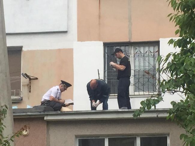 На Чеканах молодой человек сбросился с 16-этажного здания