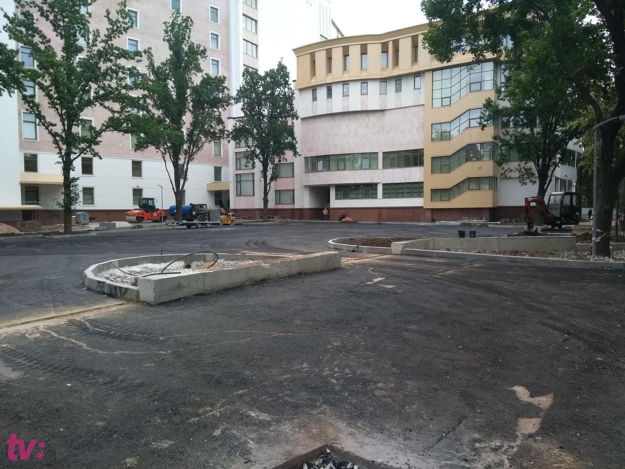 У здания парламента появилась новая парковка