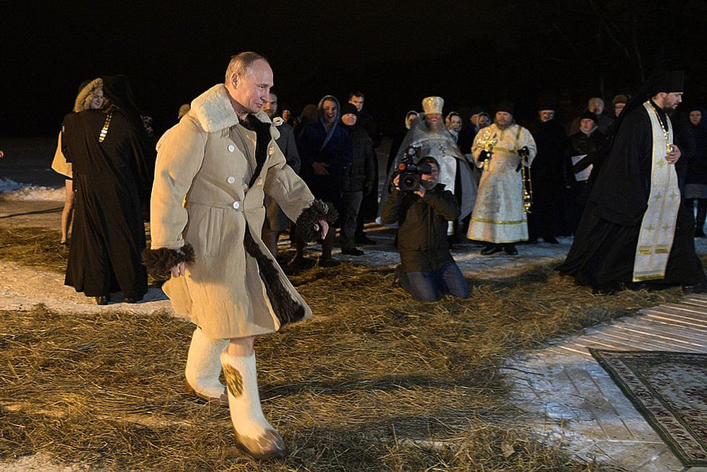 Путин на Крещение окунулся в прорубь