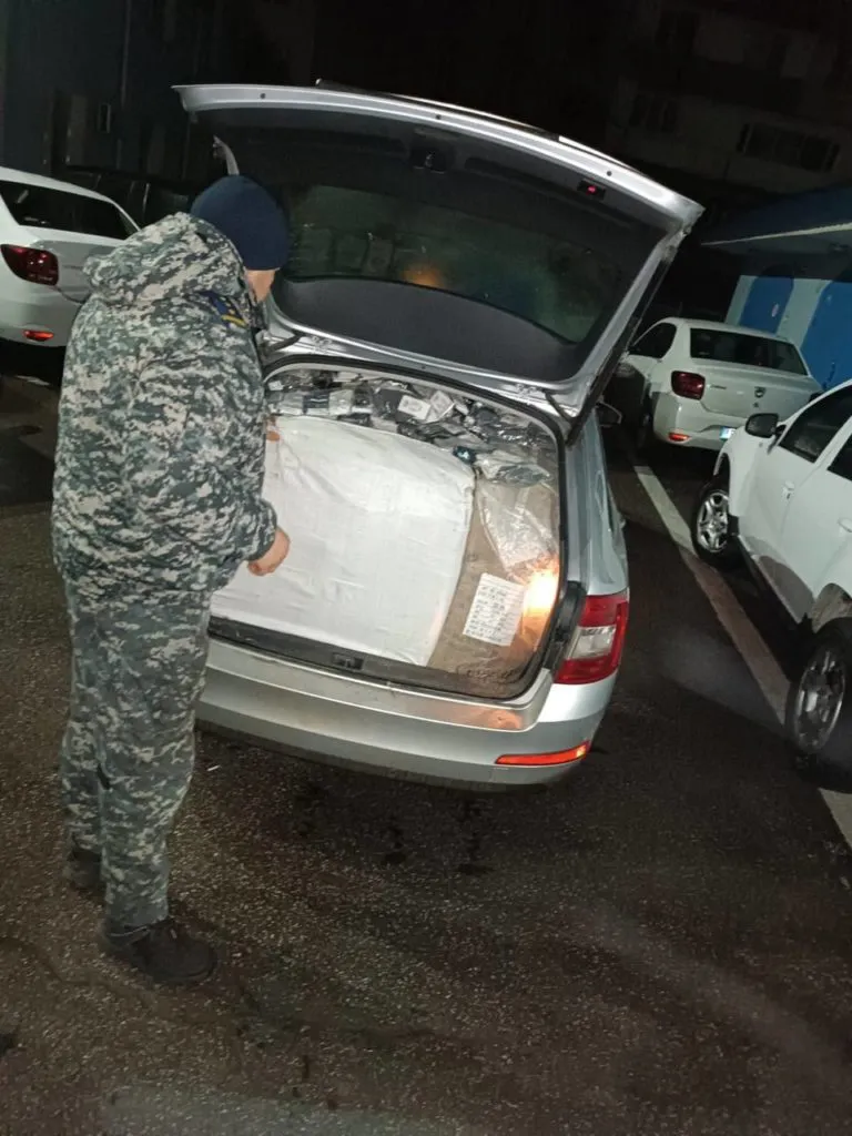 Сотрудники Таможенной службы Молдовы выявили два автомобиля с контрабандой