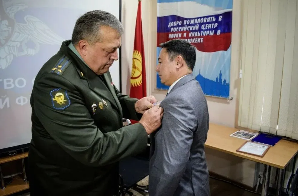 СМИ: Экс-начальник генштаба Молдовы "сливал" секретную информацию своим кураторам из ГРУ