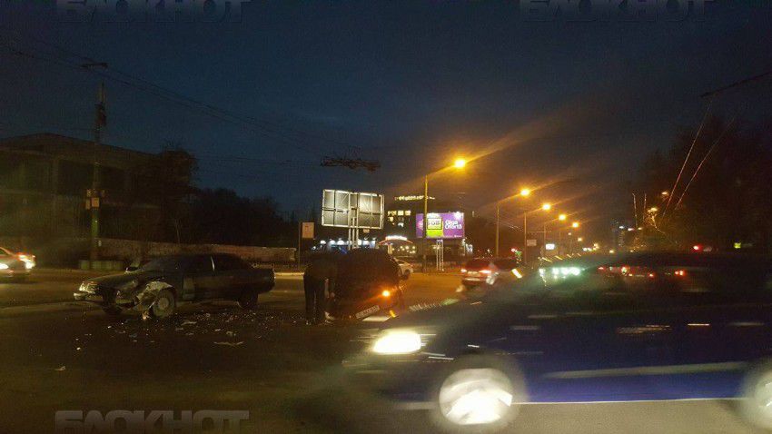 ДТП на Ботанике: два автомобиля оказались сильно разбиты