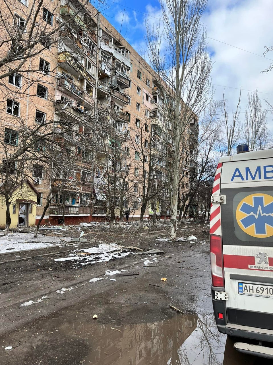 Ракетный обстрел Краматорска: есть жертвы, много раненых