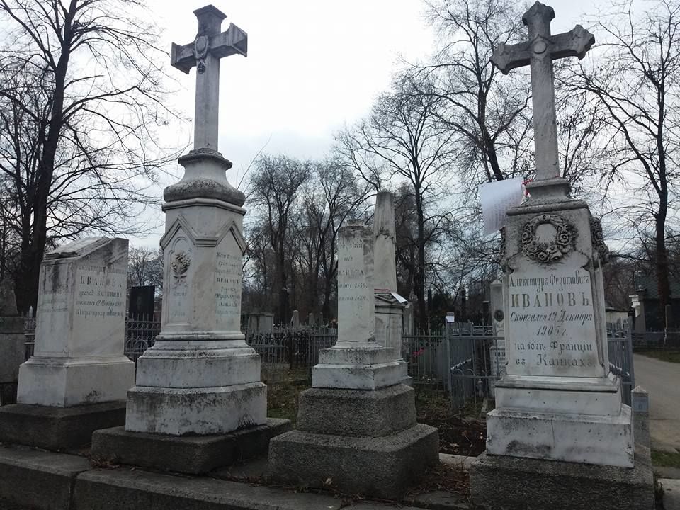 Pe mormintele vechi din cimitirile din Chișinău au fost plasate plăcuțe de avertizare