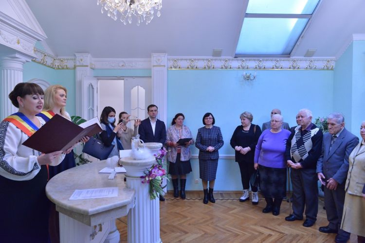 В Кишиневе семейные пары отпраздновали золотые и бриллиантовые свадьбы