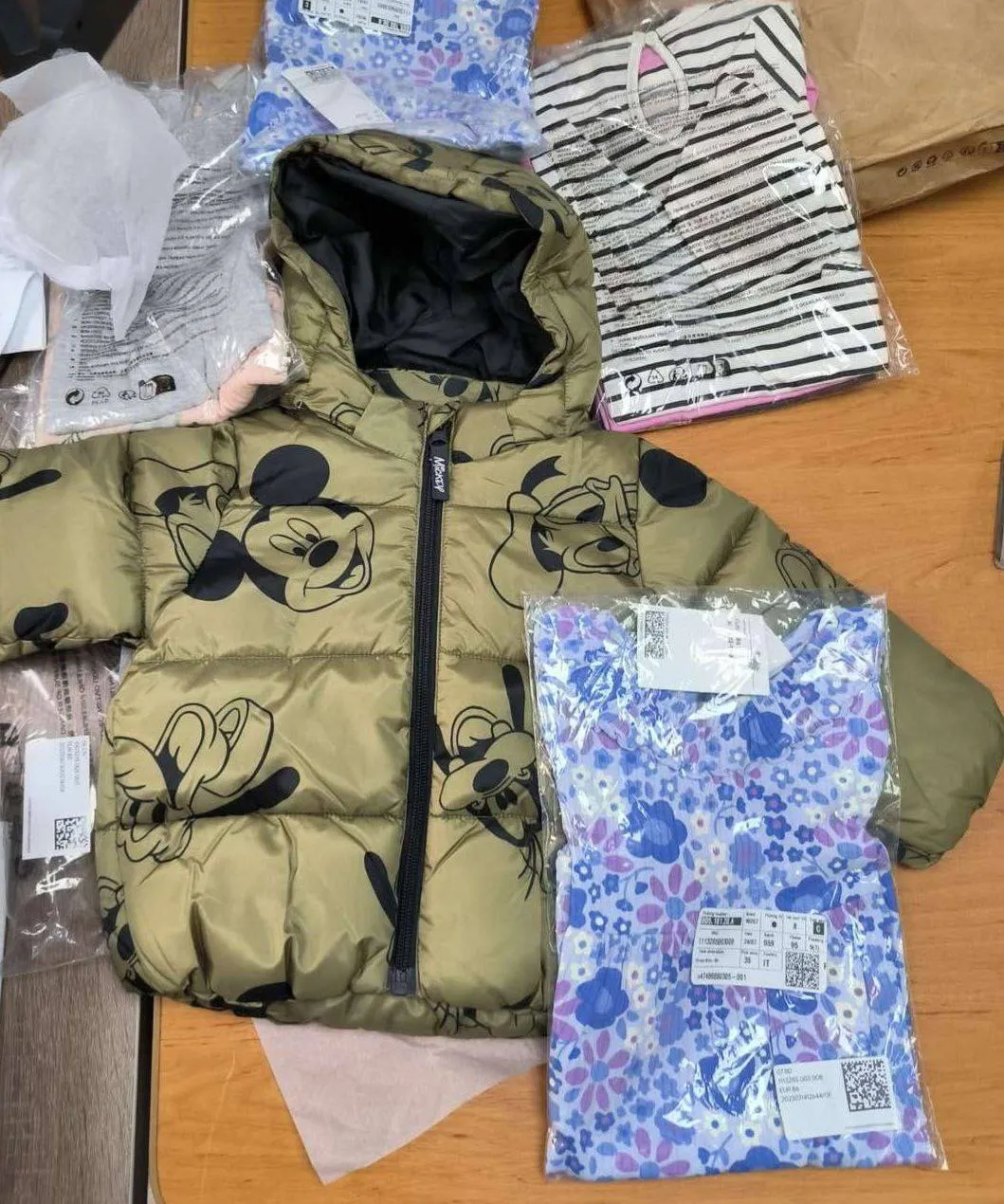 Через Леушены в Молдову пытались незаконно доставить из Италии партию одежды