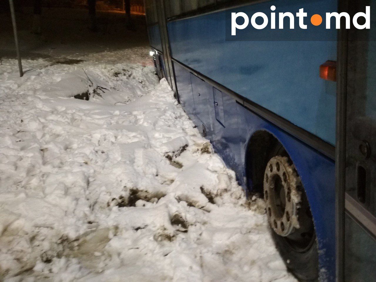 Около Чореску автобус с пассажирами угодил в кювет