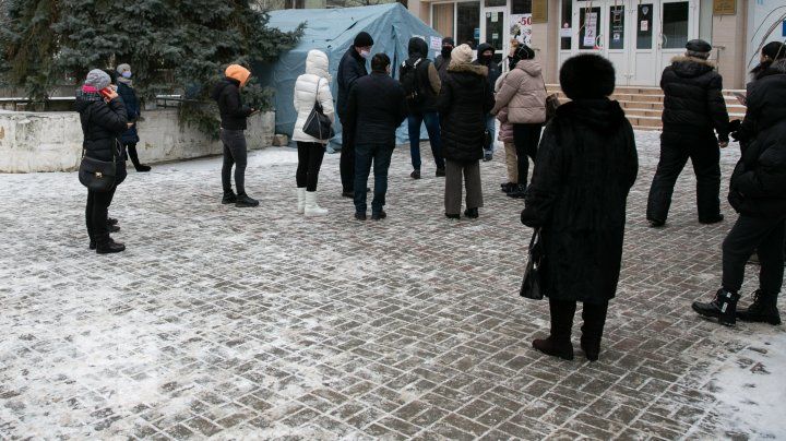 Ажиотаж образовался у палаток для сдачи ковид-тестов