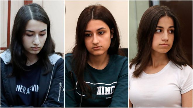 В Санкт-Петербурге прошла акция в поддержку сестер Хачатурян