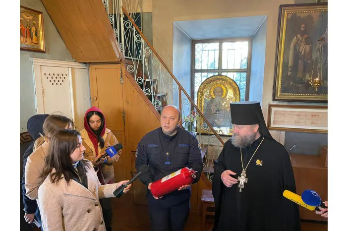 Профилактика пожаров на Пасху: в церквях разместят огнетушители и схемы эвакуации
