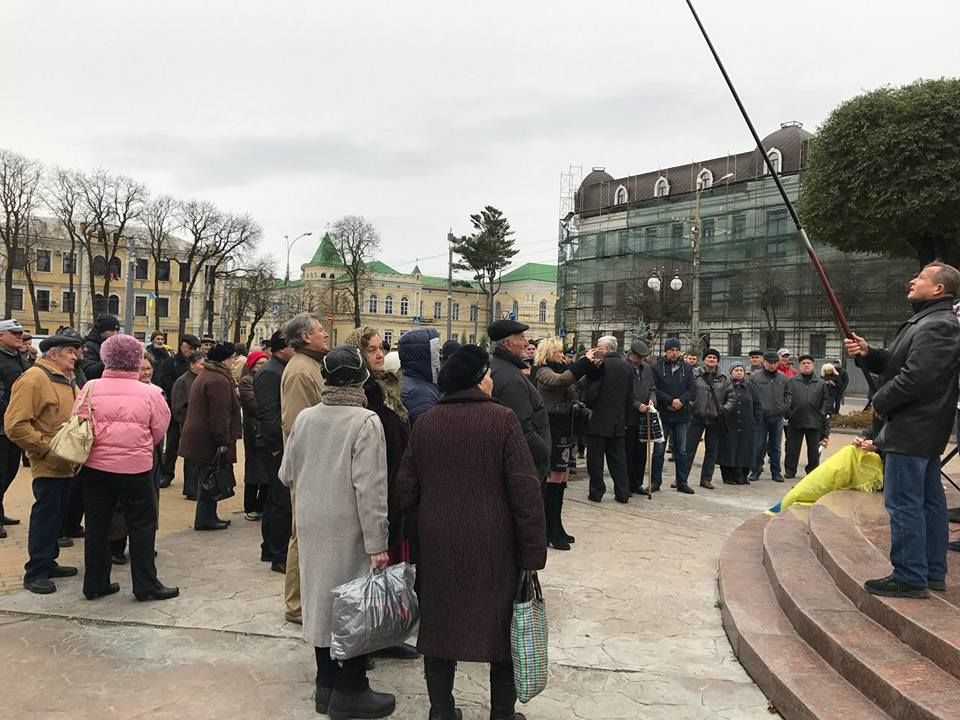 Украинские радикалы начали блокаду фабрики Roshen в Виннице