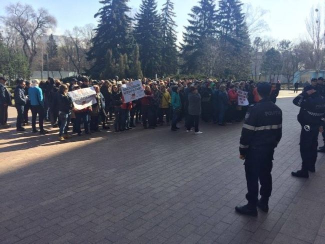 Продавцы мяса с центрального рынка протестуют у парламента