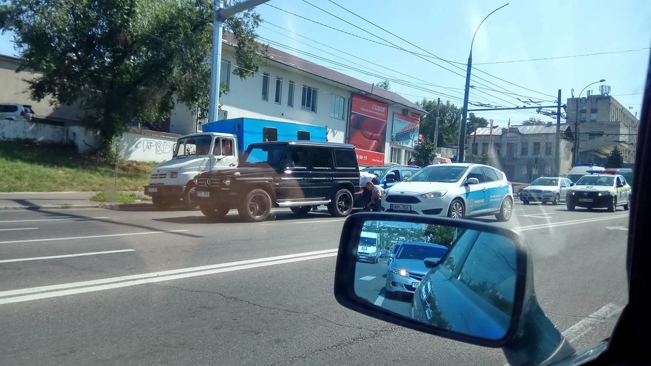 Ghinionistul care a lovit un G-Class. Reacția bisericească