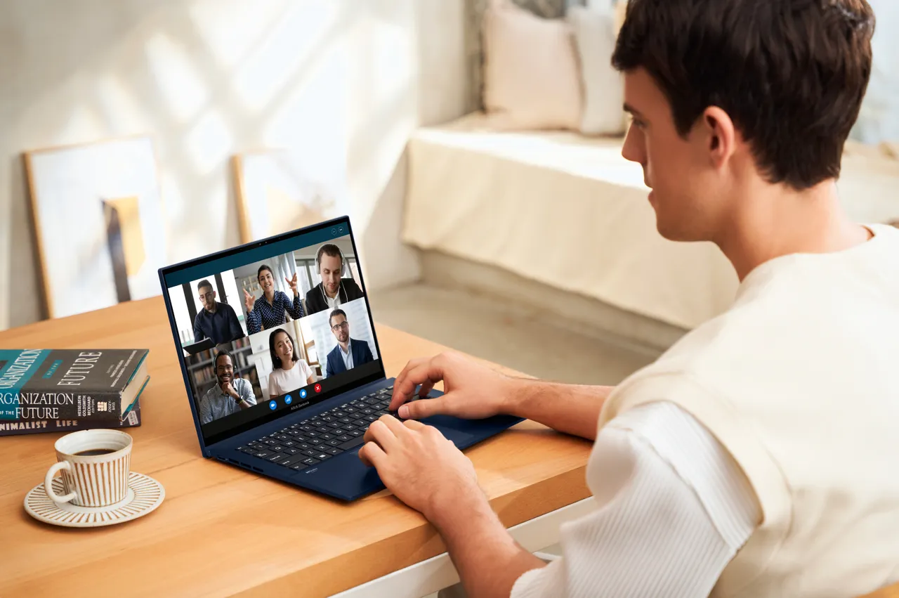 ASUS Zenbook 14 OLED (UX3402ZA) — солидный ноутбук для повседневных задач