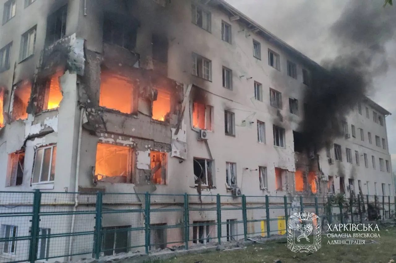 Dronele rusești au lovit un bloc de locuințe din Harkov: Există persoane rănite