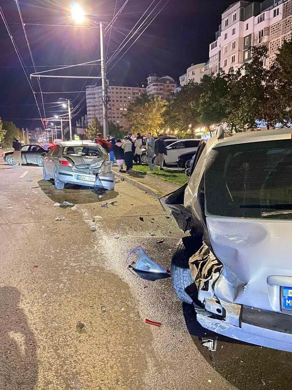 Полиция ищет водителя, устроившего ДТП на Чеканах