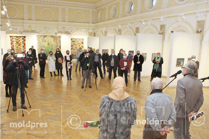 Юбилейная выставка художника Марии Сака-Рэчилэ открылась в Кишиневе