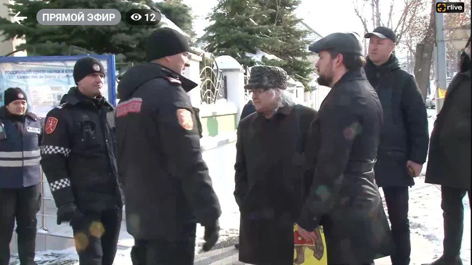 Галбур требует, чтобы центр "Россотрудничества" вывесил государственный флаг Молдовы