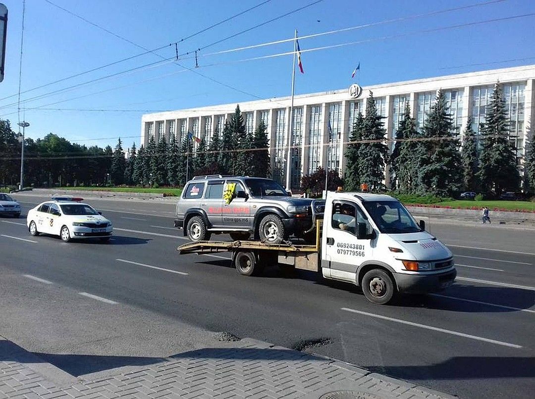Водитель заблокировал две полосы в центре Кишинева
