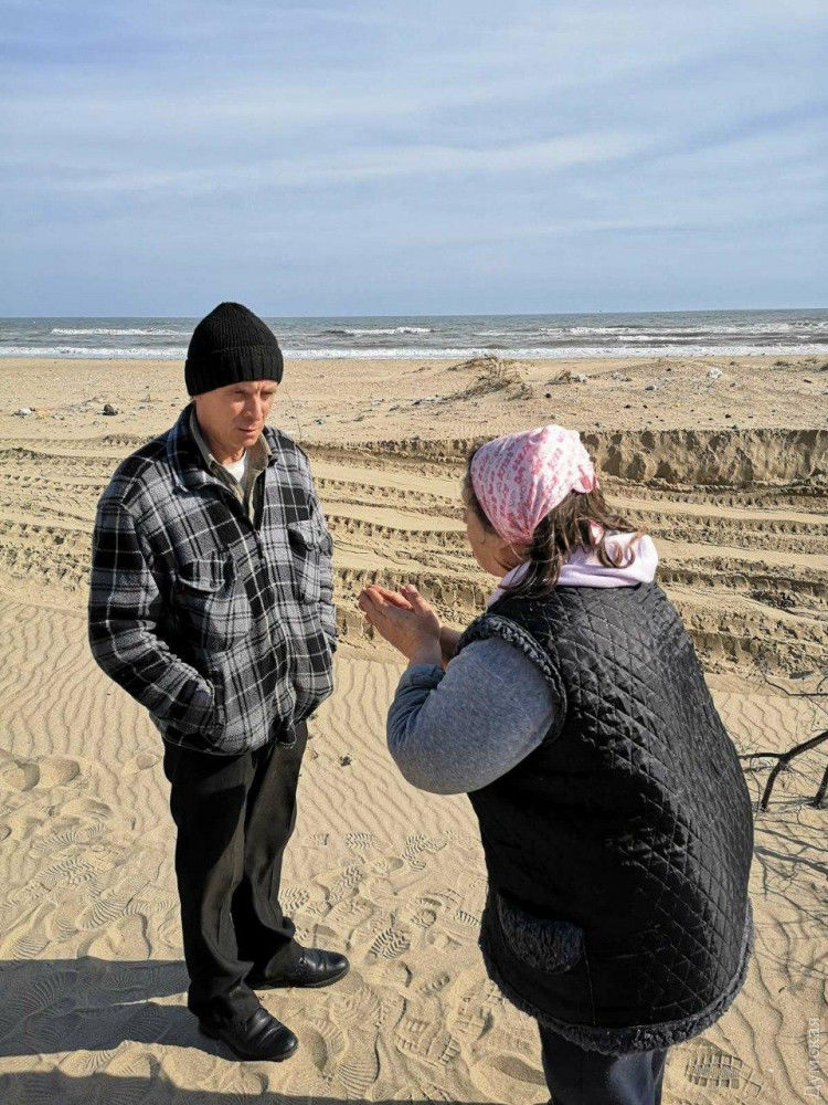 В Затоке продолжают строить на песке: местные утверждают, что возводят гостиницу