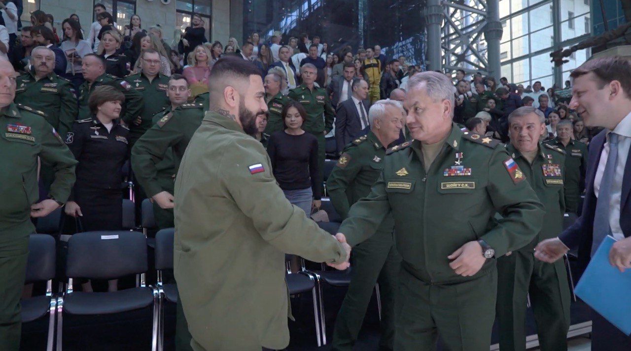 Тимати совместно с Минобороны России представил коллекцию одежды