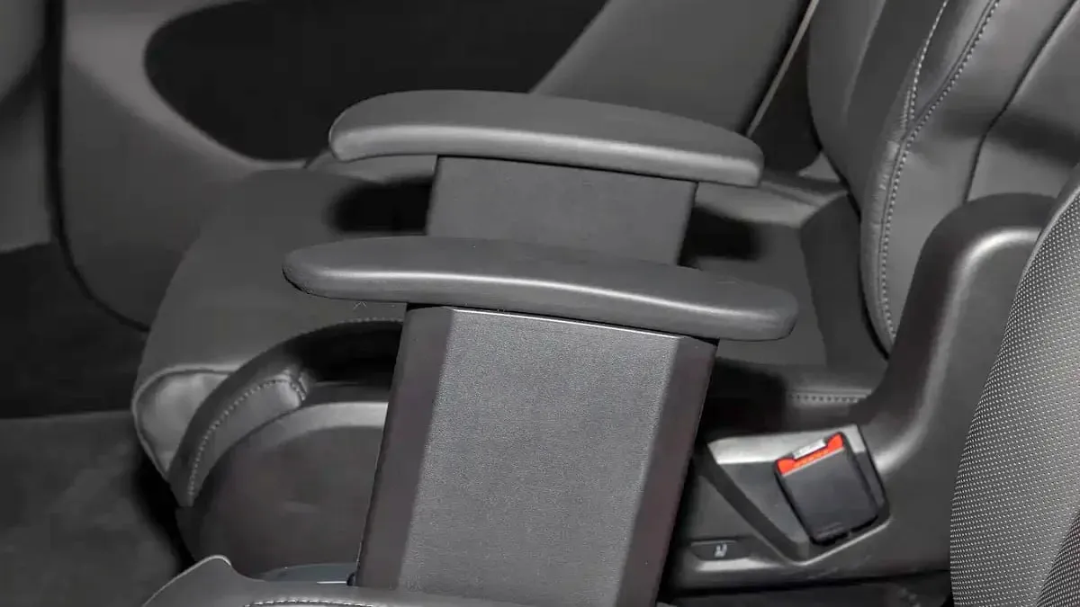Tesla официально представила удлиненную Model Y