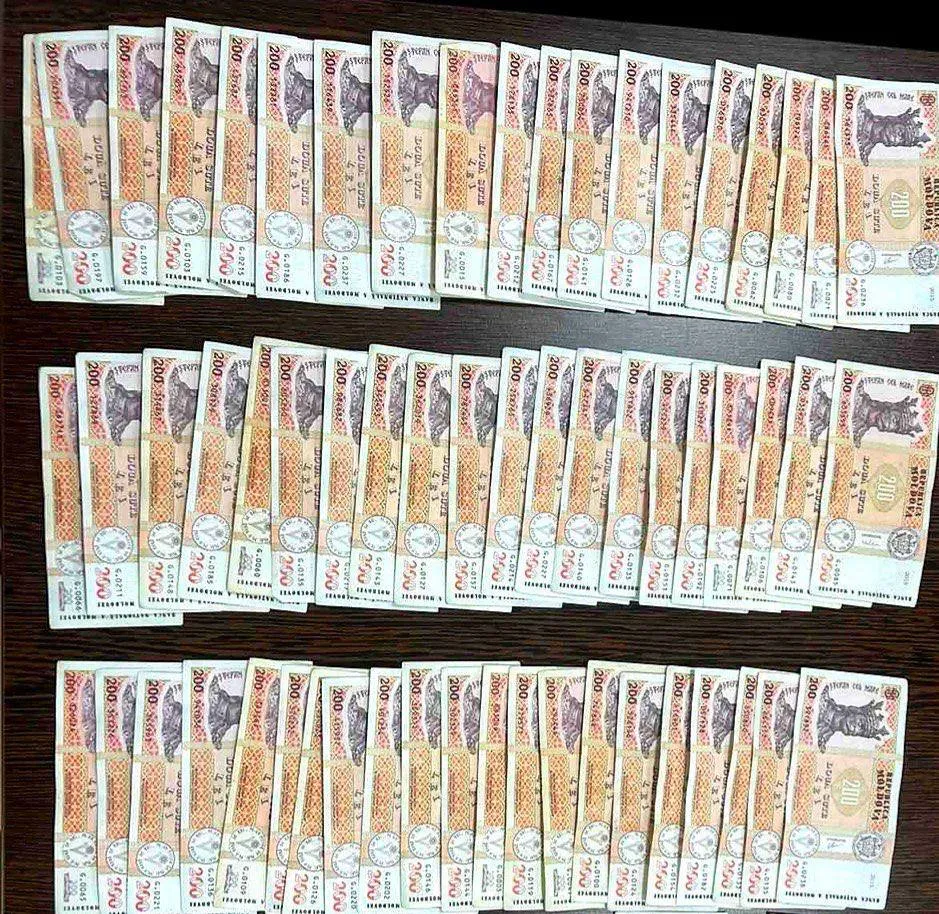 В колл-центре прошли обыски: украинец пытался дать взятку в $20 000