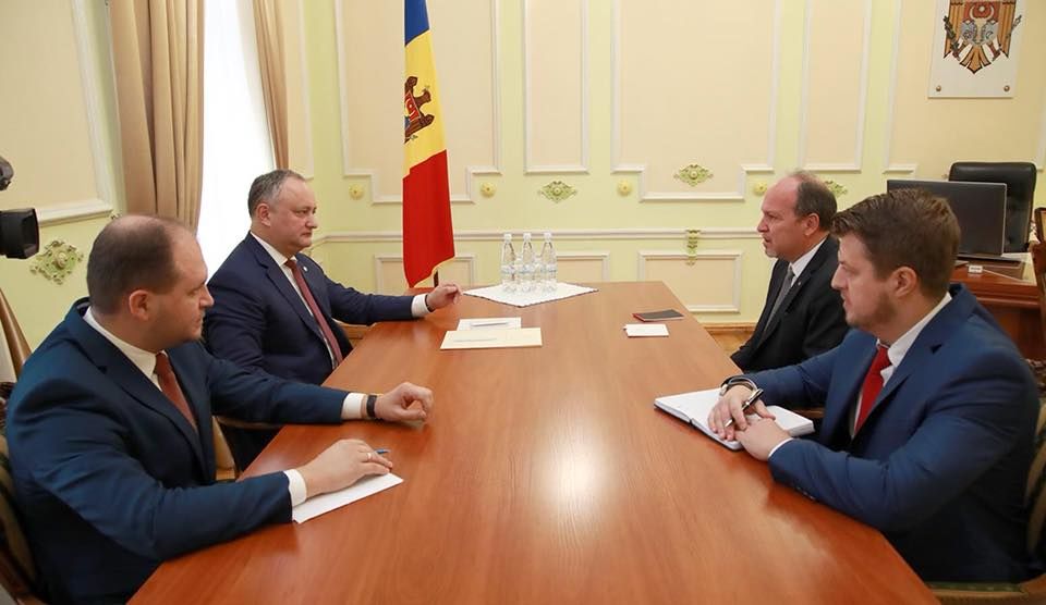 Igor Dodon l-a invitat pe Klaus Iohannis să viziteze Republica Moldova
