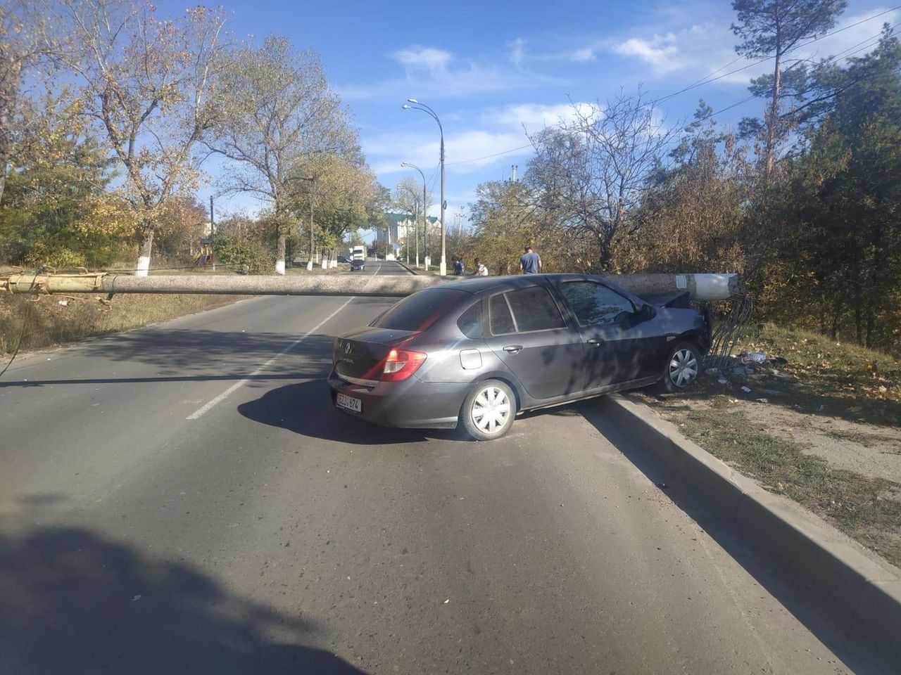 В Хынчештском районе автомобиль врезался в столб