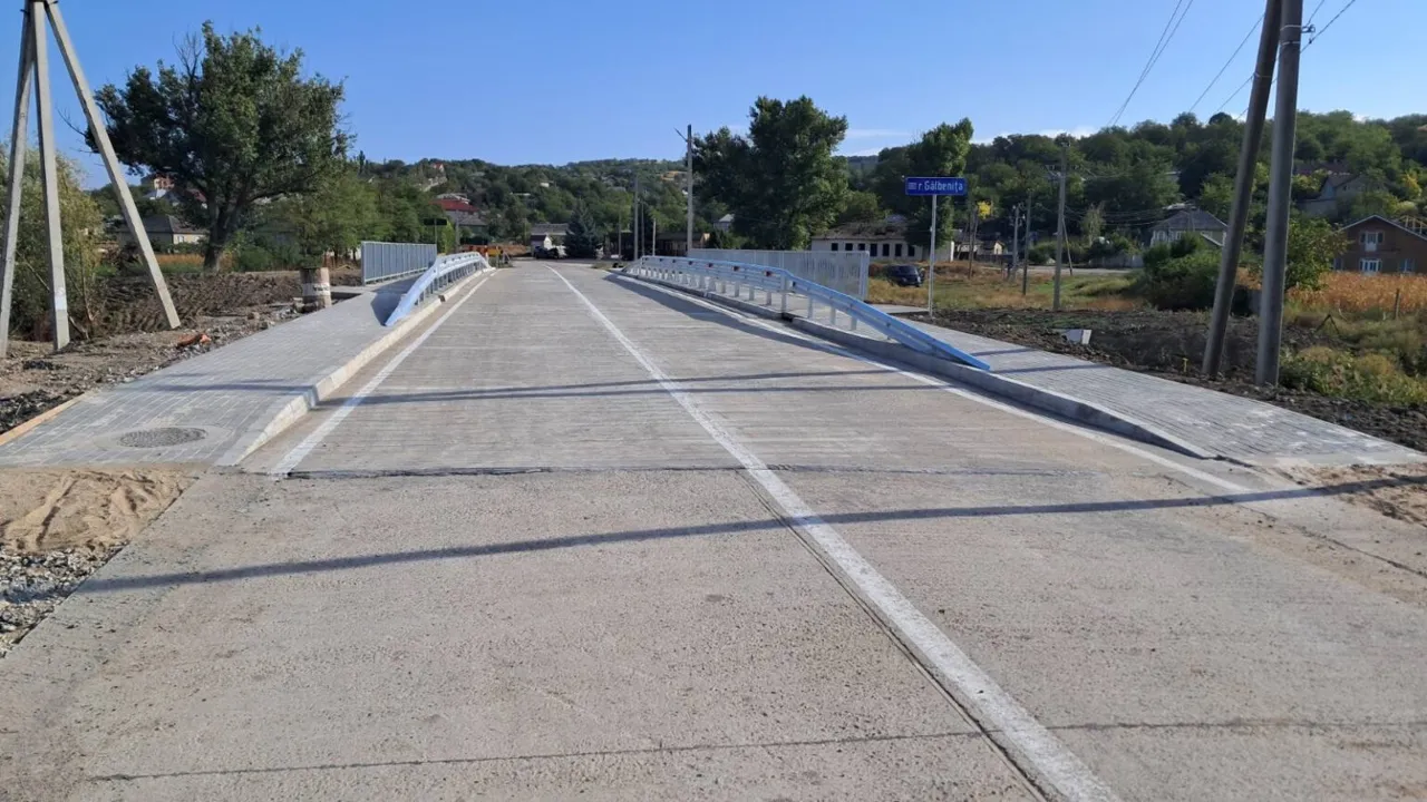 Lucrările de reconstrucție a podului din Buțeni, finalizate: Circulația a fost reluată