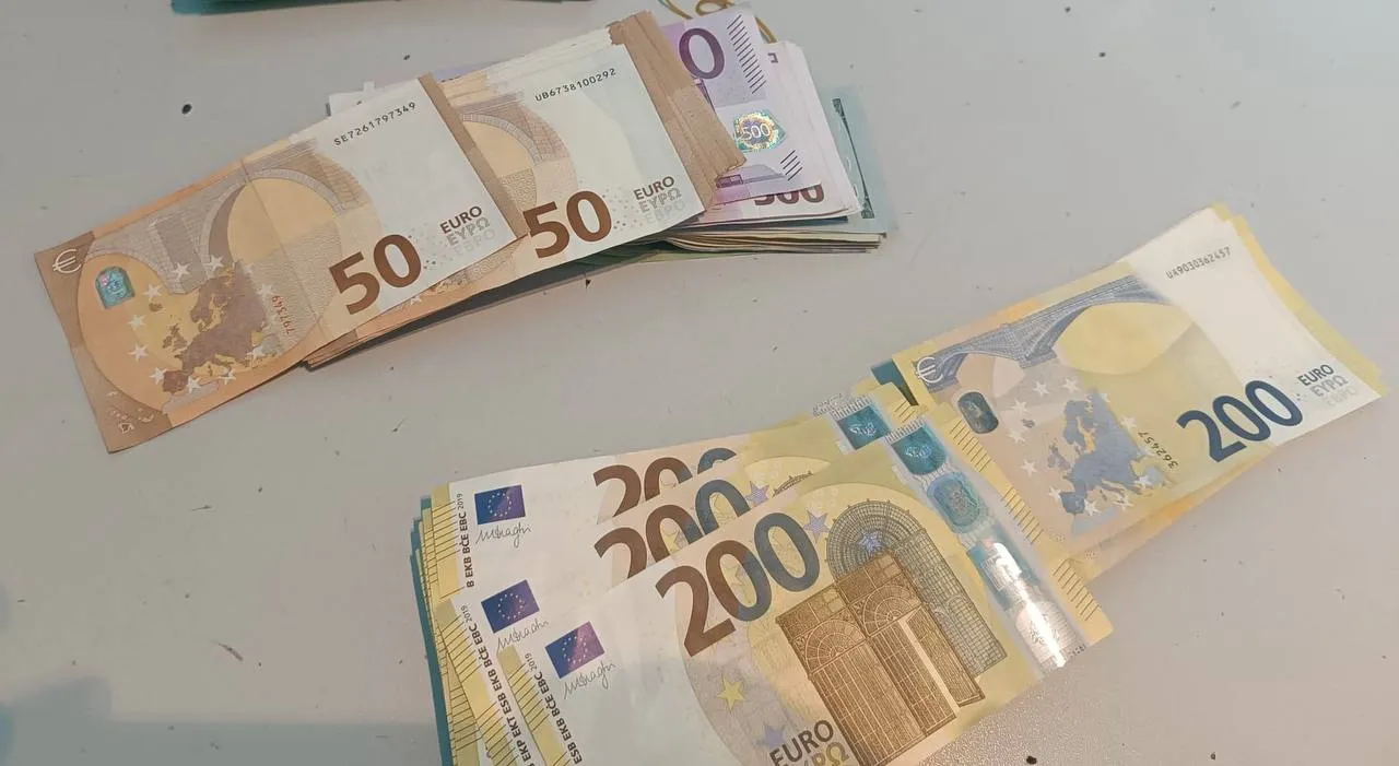 Гражданка Молдовы пыталась незаконно вывезти из страны €40 тысяч