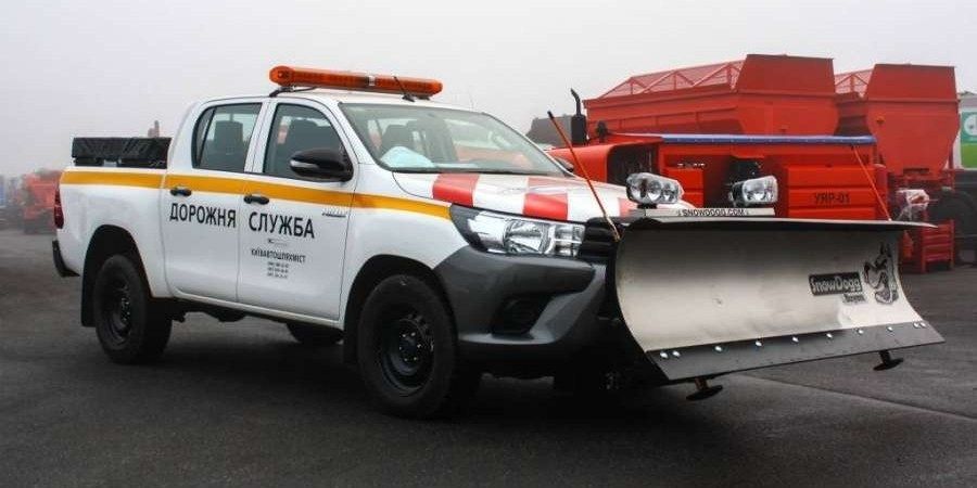 В Киеве дороги от снега будут убирать внедорожники со спецоборудованием